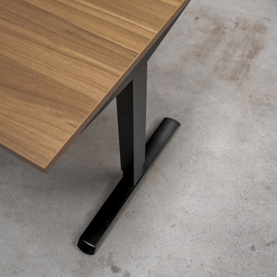 Schreibtisch steh/sitz | 180x80 cm | Nussbaum mit schwarzem Gestell